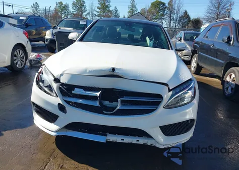 2016 Mercedes-Benz C 300 Sport z USA, uszkodzony, nr VIN 55SWF4JB0GU167033